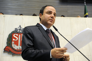 Dr Kalil sendo homenageado na ALESP.