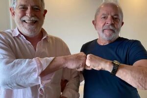 Ex-ator global Jos&eacute; de Abreu ao lado de Lula.