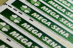 Cartelas da Mega-Sena juntas.
