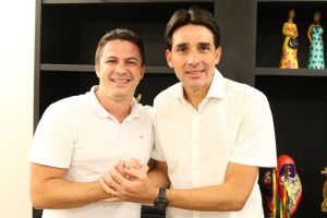 Presidente da C&acirc;mara, vereador Paulo Andr&eacute; (PSB) e o ministro de Portos e Aeroportos, Silvio Costa Filho