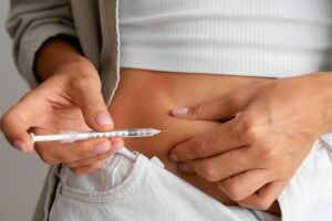 Aplica&ccedil;&atilde;o de insulina: SUS inicia projeto-piloto para ampliar o uso da glargina em quatro estados brasileiros.