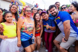 Prefeita Elcione e C&eacute;sar Ramos em Carnaval de Igarassu. 
