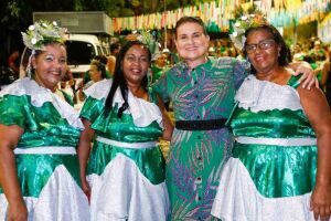 Prefeita Elcione Ramos em evento de Igarassu.