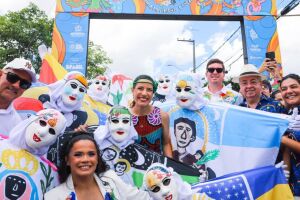 Raquel Lyra marca presen&ccedil;a em carnaval de Bezerros.