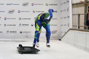 Como os atletas pilotam o tren&oacute; de skeleton nos Jogos Ol&iacute;mpicos de Inverno Milano Cortina 2026?