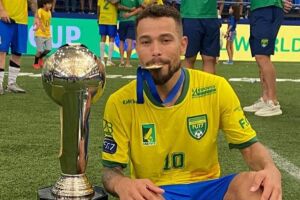 Jogador pernambucano Williams Oliveira do Nascimento, conhecido como Vassoura.