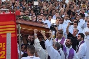 Recife se despede de monsenhor Romeu Gusm&atilde;o com vel&oacute;rio, missas e cortejo marcado por homenagens.