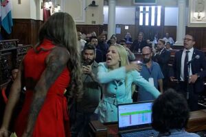 Vereadoras do Psol e do PL batem boca sobre homenagem a funkeira Ludmilla:  '&Eacute; crime ser branco'