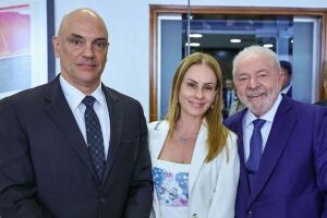 Alexandre e Viviane de Moraes ao lado de Lula