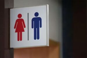 Pastor evang&eacute;lico &eacute; processado por impedir mulher trans de usar banheiro feminino