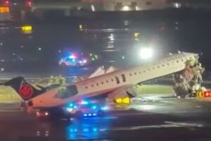 Colis&atilde;o entre avi&atilde;o e caminh&atilde;o de bombeiros mata comandante e copiloto em eroporto de Nova York