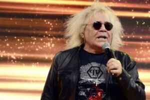 Cantor Ovelha recebe marcapasso ap&oacute;s cirurgia de emerg&ecirc;ncia no cora&ccedil;&atilde;o