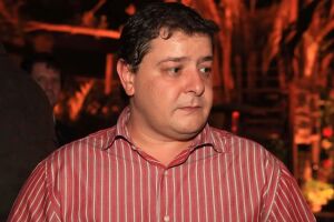 Relat&oacute;rio que envolvia Lulinha e ex-ministros de Lula e Bolsonaro &eacute; rejeitado pela CPMI do INSS 