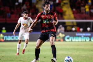 Chico Alves ficou no Sport at&eacute; 2025, antes de ir para o Hapoel Tel-Aviv.