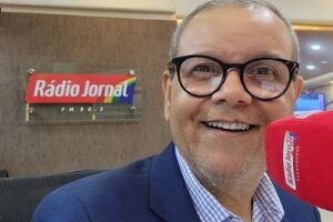 Ciro Bezerra, apresentador e jornalista da TV Jornal, &eacute; internado ap&oacute;s sofrer um AVC.