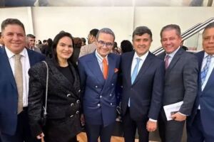 Eduardo da Fonte com lideran&ccedil;as da Assembleia de Deus
