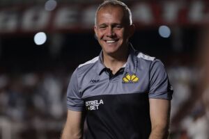 Eduardo Baptista e Sport se aproximam de acordo.