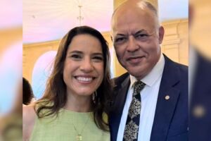 Governadora Raquel Lyra ao lado do deputado Pastor Eurico.