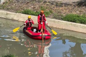 Bombeiros no Canal do Arruda a procura de homem que desapareceu.