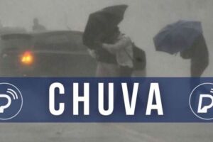 Pessoas na chuva.