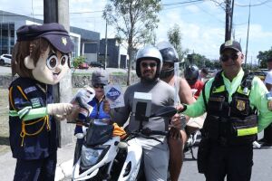 Jaboat&atilde;o promove a&ccedil;&atilde;o educativa com motociclistas em Piedade.