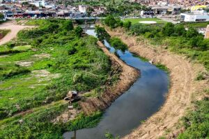 Limpeza do Rio Itapacur&aacute; em Vit&oacute;ria de Santo Ant&atilde;o. 