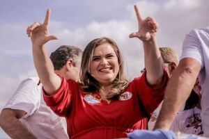 Mar&iacute;lia Arraes.