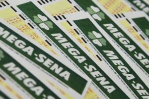 Cartelas da Mega-Sena juntas.