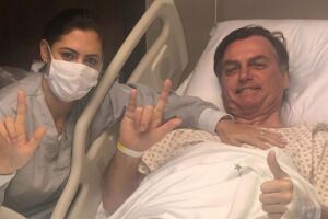 Michelle e Bolsonaro no hospital.