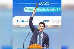 Ministro Silvio Costa Filho no leil&atilde;o do Aeroporto do Gale&atilde;o.