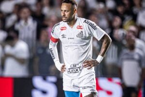 Neymar joga mal contra o Corinthians.