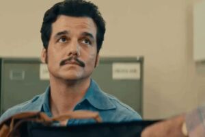 Ator Wagner Moura no papel de Marcelo, em O Agente Secreto.