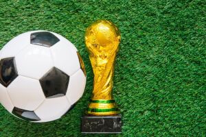 A Copa do Mundo de 2026 ter&aacute; 48 sele&ccedil;&otilde;es e 104 jogos, em um torneio realizado nos Estados Unidos, Canad&aacute; e M&eacute;xico.