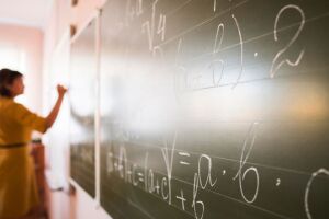 Recursos do Fundeb ajudam a financiar sal&aacute;rios de professores da educa&ccedil;&atilde;o b&aacute;sica em todo o Brasil.