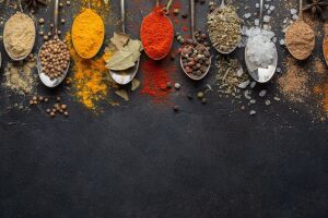 Sementes de cominho s&atilde;o usadas em diferentes culin&aacute;rias e tamb&eacute;m chamam aten&ccedil;&atilde;o pelos poss&iacute;veis benef&iacute;cios digestivos.