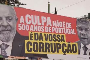 Outdoor contra Lula em Portugal.