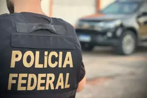 O Supremo Tribunal Federal (STF) tamb&eacute;m determinou o imediato afastamento das fun&ccedil;&otilde;es p&uacute;blicas. 