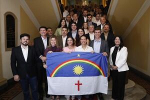 Governadora Raquel Lyra ao lado da nova secret&aacute;ria de Desenvolvimento Econ&ocirc;mico e com novos presidentes do Porto do Recife e Lafepe.