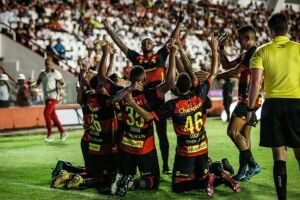 Sport comemorando Vit&oacute;ria nos Aflitos