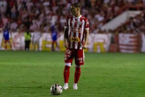 Vitinho volta ao N&aacute;utico ap&oacute;s conquistar acesso em 2025.