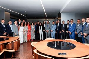 Governadora Raquel Lyra na Alepe com deputados estaduais