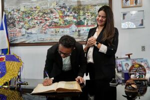 Prefeita Mirella Almeida transmite cargo para Chiquinho durante 10 dias