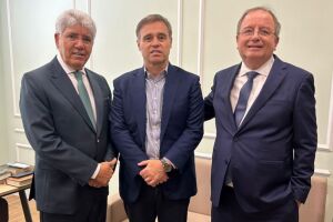 Ministro do STF Andre Mendon&ccedil;a e pastores 