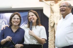 Encontro entre o fundador da Obra de Maria, Gilberto Barbosa, e da governadora de Pernambuco, Raquel Lyra  e Priscila Krause 