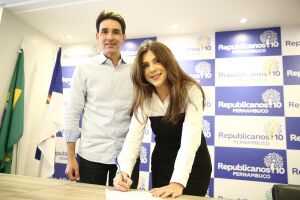 Ministro Silvo Costa Filho junto a Adriana Rocha