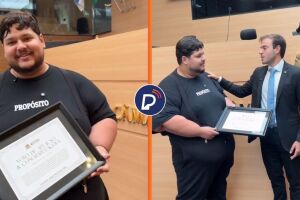 Influenciador J&uacute;lio Mamute &eacute; homenageado na C&acirc;mara do Recife por luta contra obesidade.