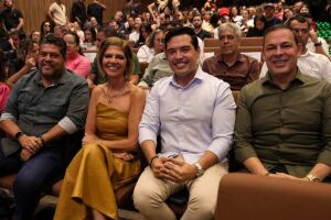 Prefeito Sivaldo Albino divulga programa&ccedil;&atilde;o do Festival de Inverno de Garanhuns.