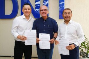 Prefeito de Toritama, S&eacute;rgio Colin, senador Fernando Dueire e o ex-prefeito Edilson Tavares.