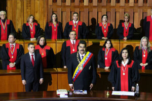 Nicol&aacute;s Maduro e ju&iacute;zes no Tribunal Supremo de Justi&ccedil;a