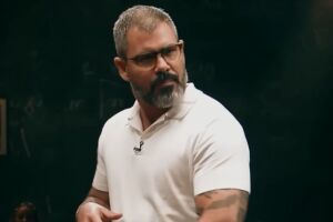 Ator Juliano Cazarr&eacute;.